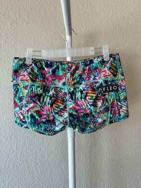 FLEO low rise contour tropical palm leaf multicolor shorts size large EUC